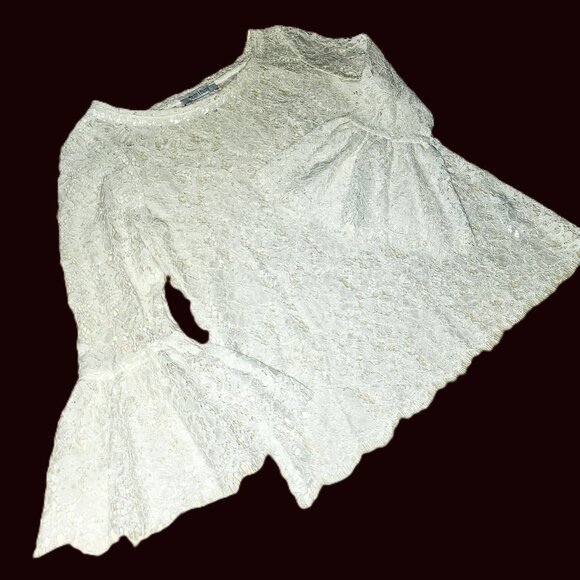 WHBM WHITE LACE TOP WITH BELL SLEEVES FEATURING EYELASH FRINGE DETAIL SIZE 00 - Picture 4 of 13